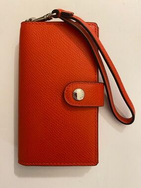 Coach Red Wristlet/Phone Clutch (5.7”X3” Approx) R$95